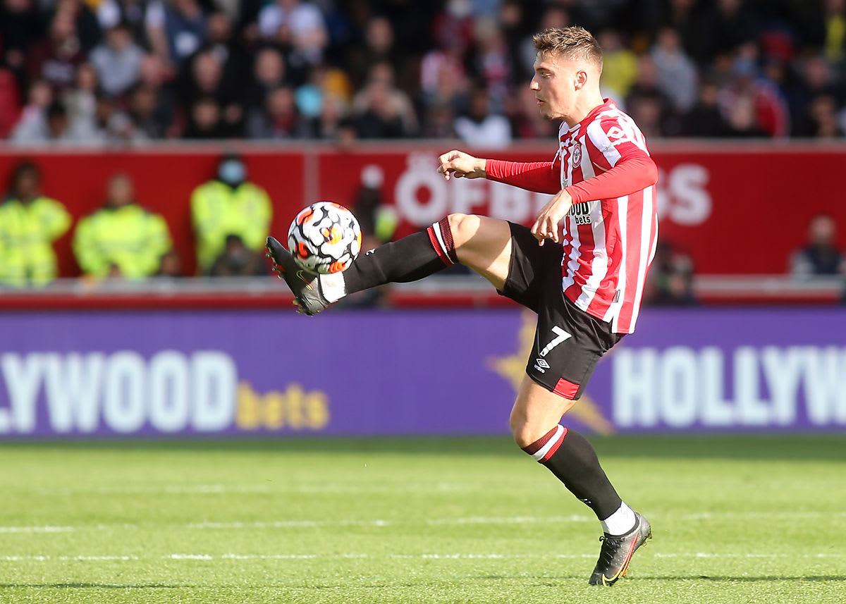 https://www.brentfordfc.com/siteassets/images/football/2021-22/first-team-games/20211024---leicester/20211024-143352-16.jpg