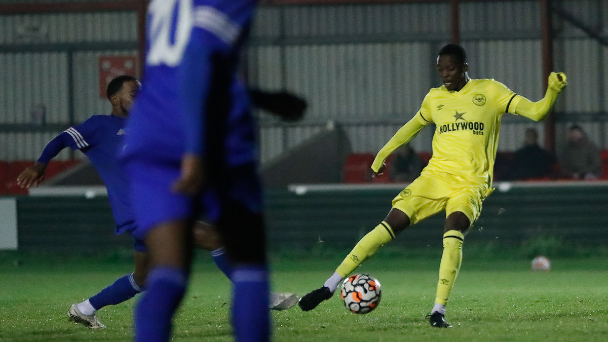 https://www.brentfordfc.com/siteassets/images/football/2021-22/b-team-games/20211123---broadfields/20211123-195843-01.jpg