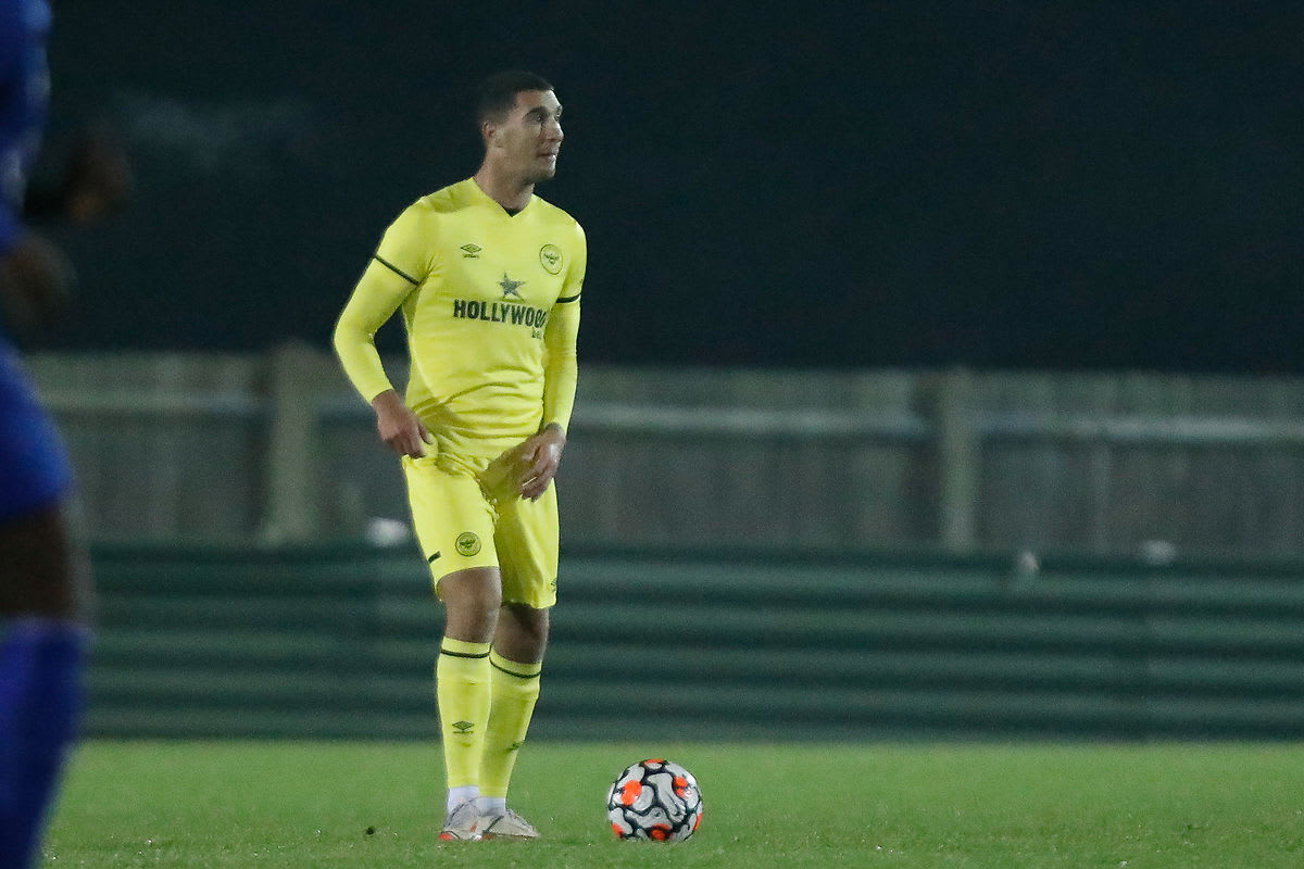 https://www.brentfordfc.com/siteassets/images/football/2021-22/b-team-games/20211123---broadfields/20211123-201638-77.jpg