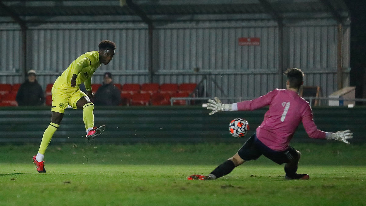 https://www.brentfordfc.com/siteassets/images/football/2021-22/b-team-games/20211123---broadfields/20211123-202437-30.jpg