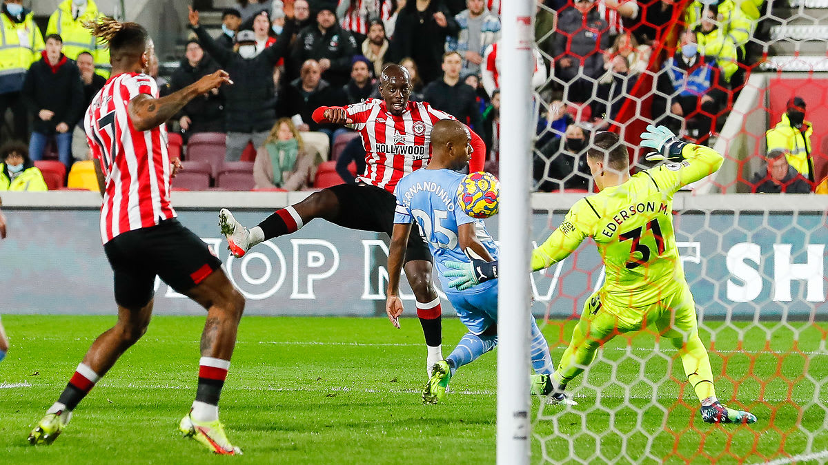 Brentford v Manchester City Gallery