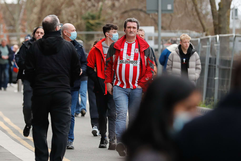 https://www.brentfordfc.com/siteassets/images/football/2021-22/non-match/20220102---villa-fans/20220102-124018-1014.jpg