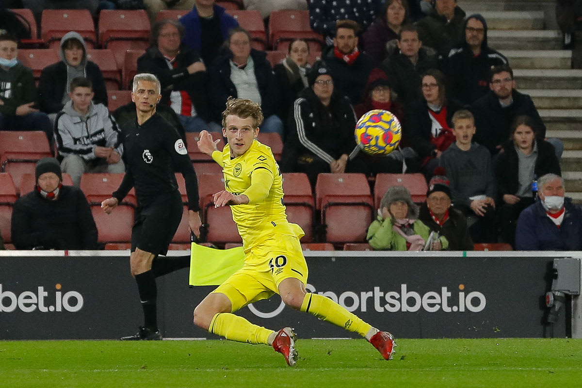 https://www.brentfordfc.com/siteassets/images/football/2021-22/first-team-games/20220111---southampton/20220111-203037-70.jpg