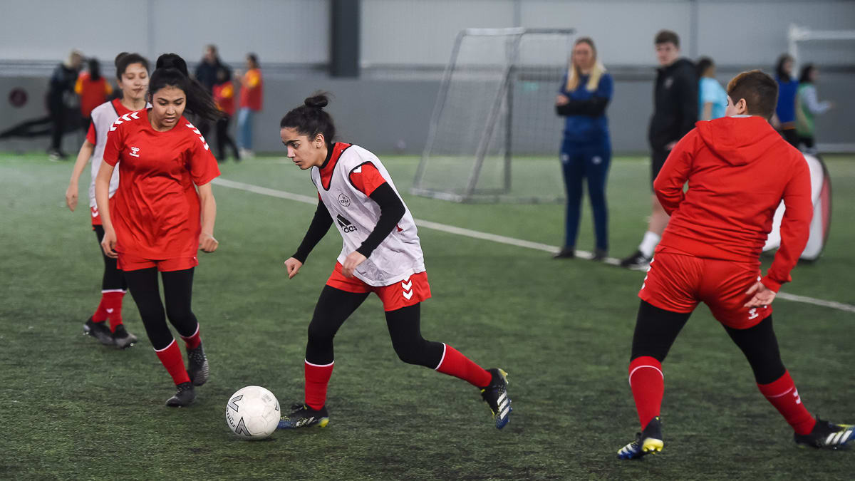https://www.brentfordfc.com/siteassets/images/football/2021-22/non-match/20220122---afghan-girls/20220122-123453-2058.jpg