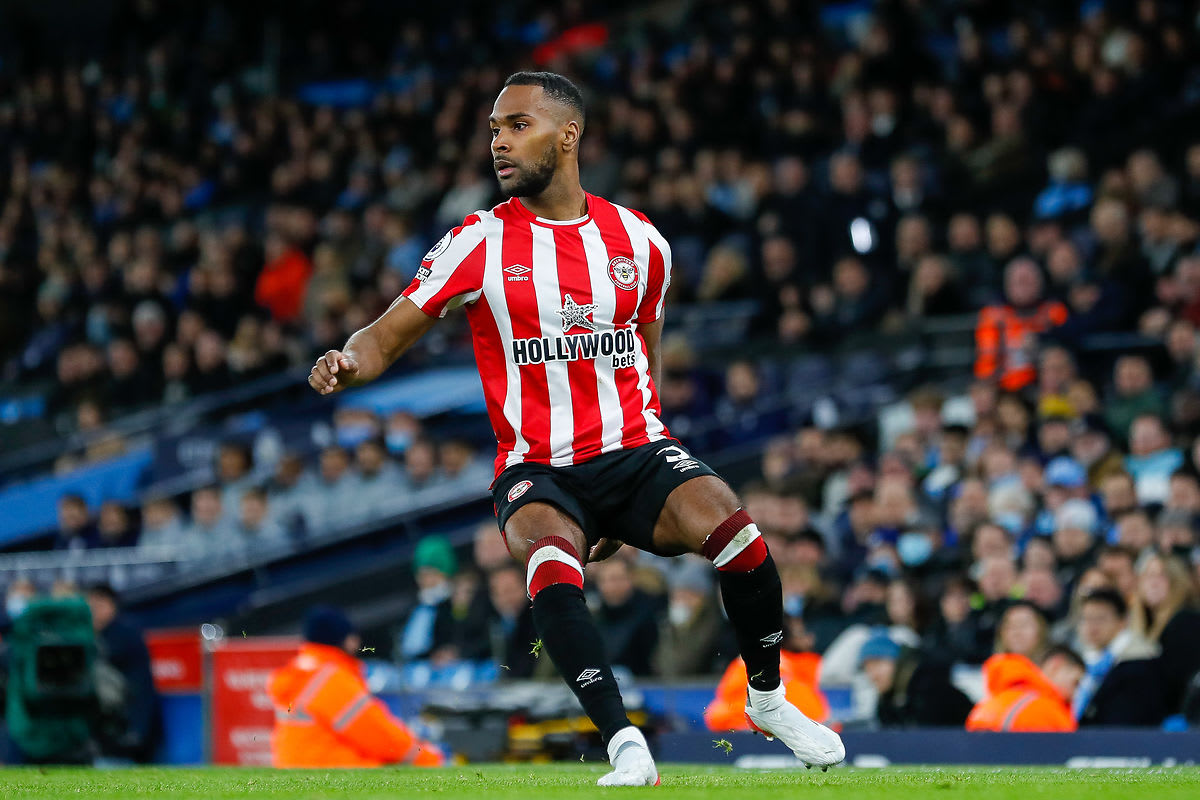 Rico Henry signs new contract