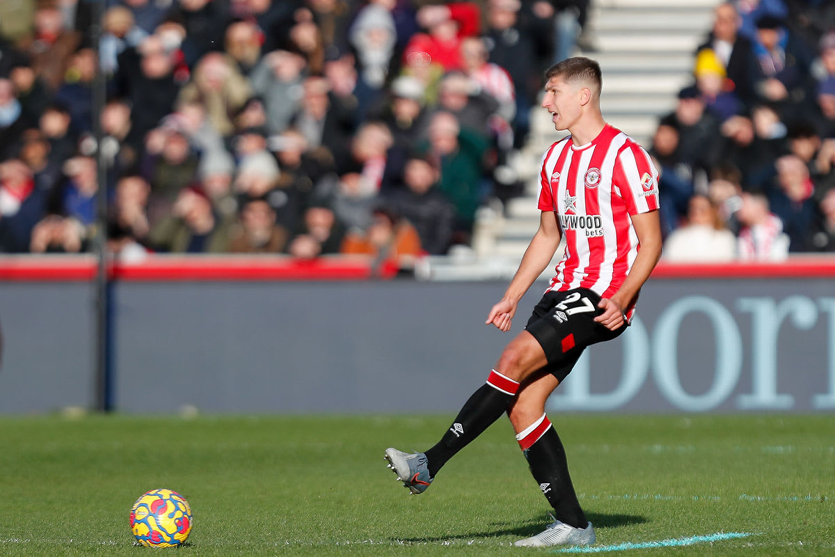 https://www.brentfordfc.com/siteassets/images/football/2021-22/first-team-games/20220212---palace/20220212-152414-31.jpg