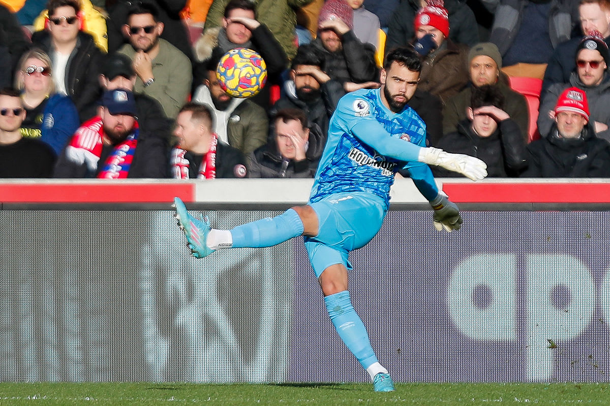 https://www.brentfordfc.com/siteassets/images/football/2021-22/first-team-games/20220212---palace/20220212-152451-31.jpg