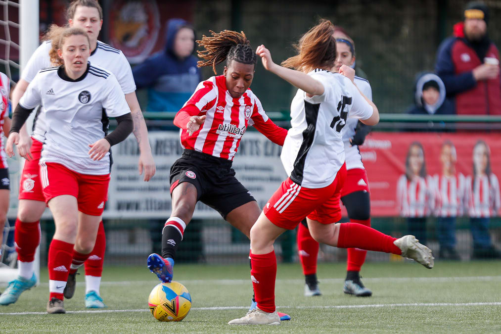 https://www.brentfordfc.com/siteassets/images/football/2021-22/brentford-wfc/womens-matches/20220306---sport-london/20220306-150505-0002.jpg