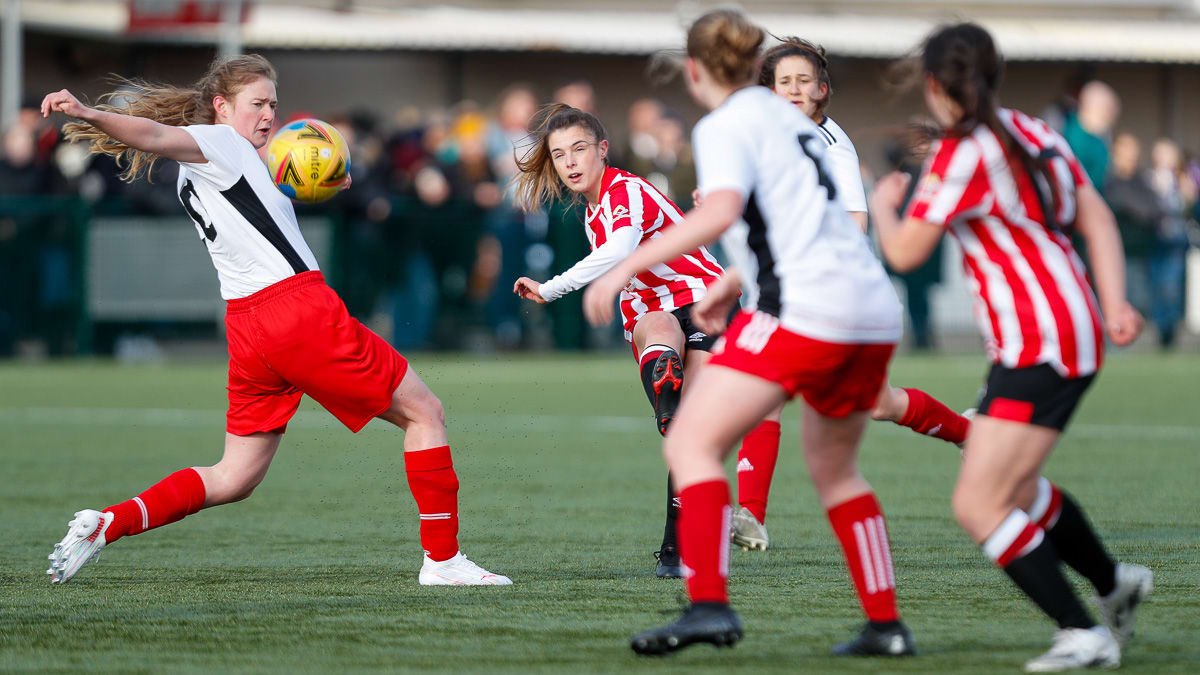 https://www.brentfordfc.com/siteassets/images/football/2021-22/brentford-wfc/womens-matches/20220306---sport-london/20220306-151023-0009.jpg