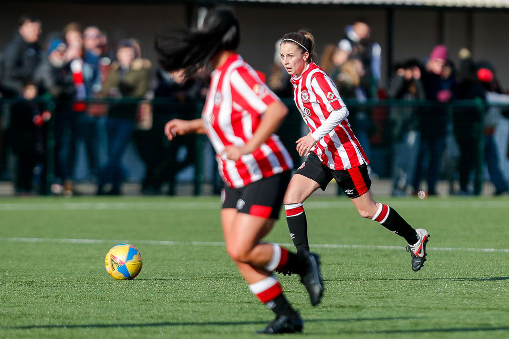 https://www.brentfordfc.com/siteassets/images/football/2021-22/brentford-wfc/womens-matches/20220306---sport-london/20220306-153021-0037.jpg