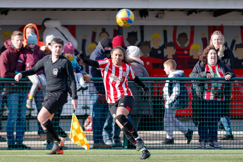 https://www.brentfordfc.com/siteassets/images/football/2021-22/brentford-wfc/womens-matches/20220306---sport-london/20220306-153025-0038.jpg