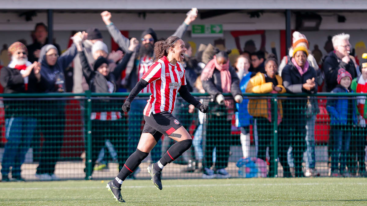 https://www.brentfordfc.com/siteassets/images/football/2021-22/brentford-wfc/womens-matches/20220306---sport-london/20220306-153031-0040.jpg