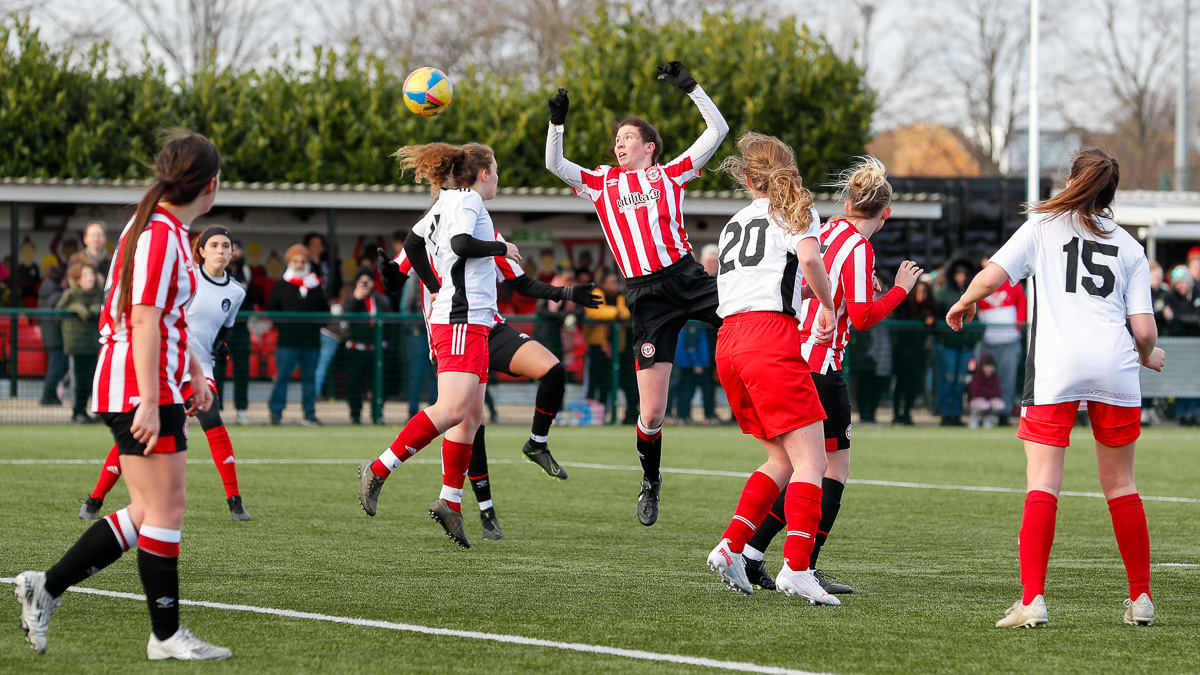https://www.brentfordfc.com/siteassets/images/football/2021-22/brentford-wfc/womens-matches/20220306---sport-london/20220306-153558-0047.jpg