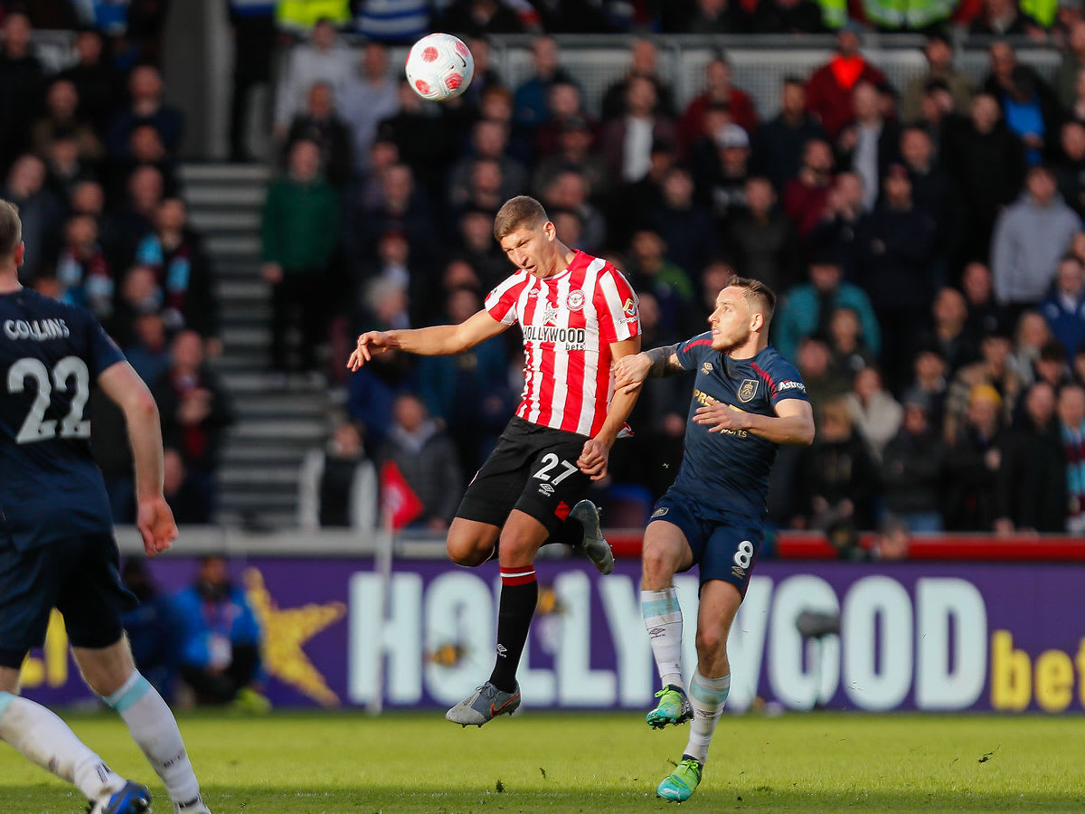 https://www.brentfordfc.com/siteassets/images/football/2021-22/first-team-games/20220312---burnley/20220312-162900-35.jpg