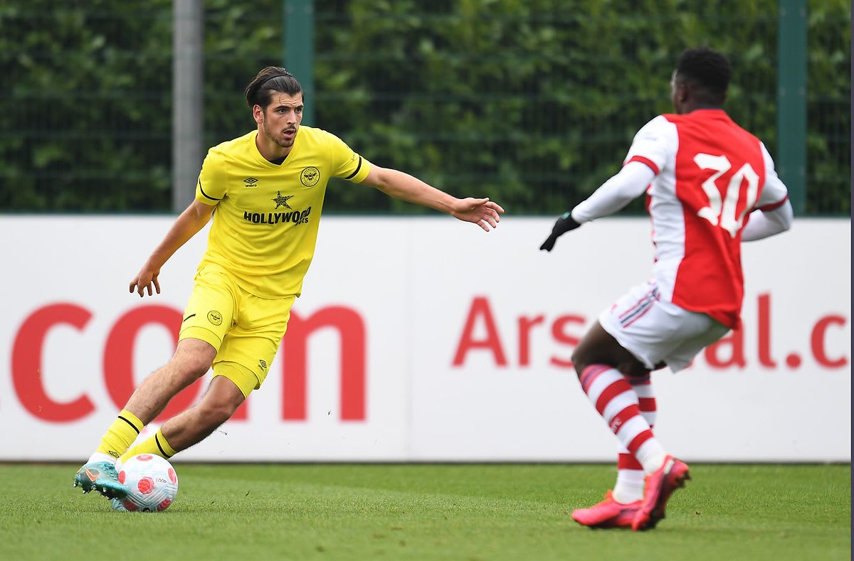Tristan Crama signs new contract with Brentford B