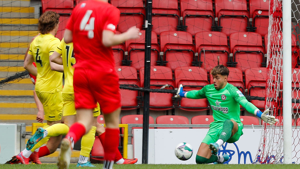 https://www.brentfordfc.com/siteassets/images/football/2021-22/first-team-games/20220405---orient-bcd/20220405-120458-33-0100.jpg