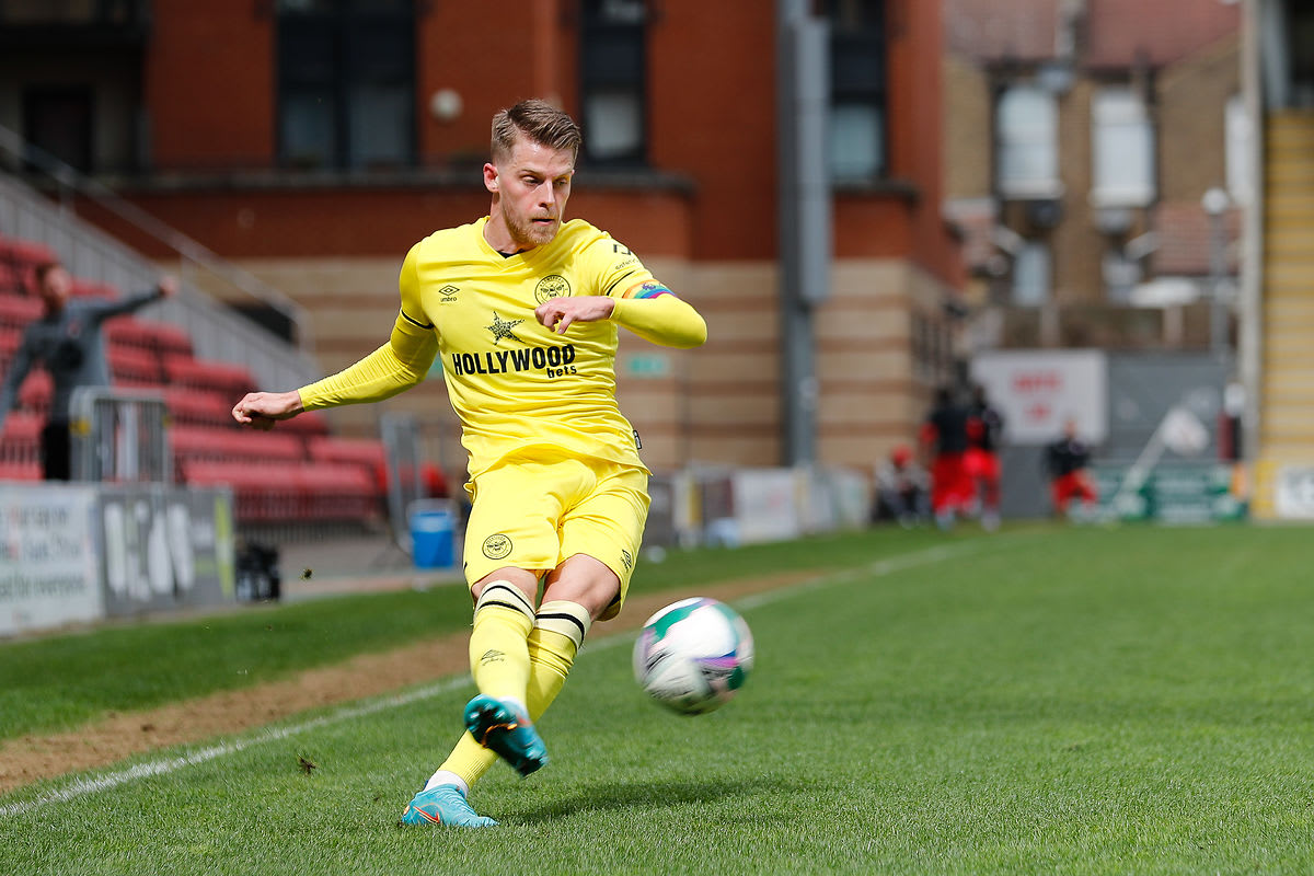 https://www.brentfordfc.com/siteassets/images/football/2021-22/first-team-games/20220405---orient-bcd/20220405-121518-66-0100.jpg
