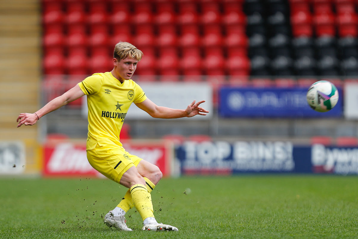 https://www.brentfordfc.com/siteassets/images/football/2021-22/first-team-games/20220405---orient-bcd/20220405-121945-02-0100.jpg