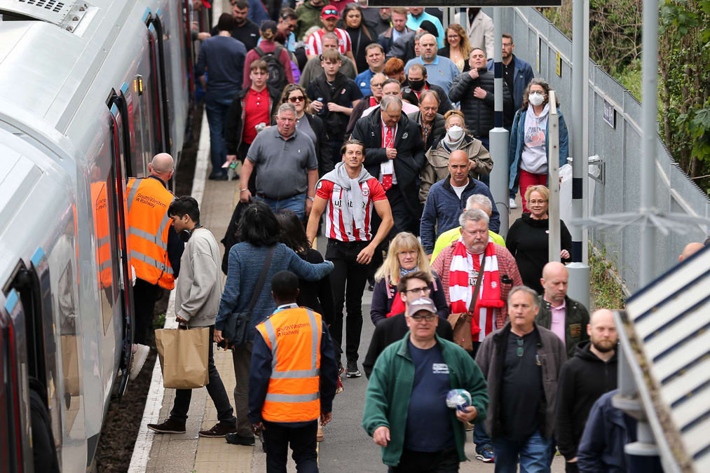 https://www.brentfordfc.com/siteassets/images/football/2021-22/non-match/20220423---tottenham-fans/20220423-153147-1011.jpg