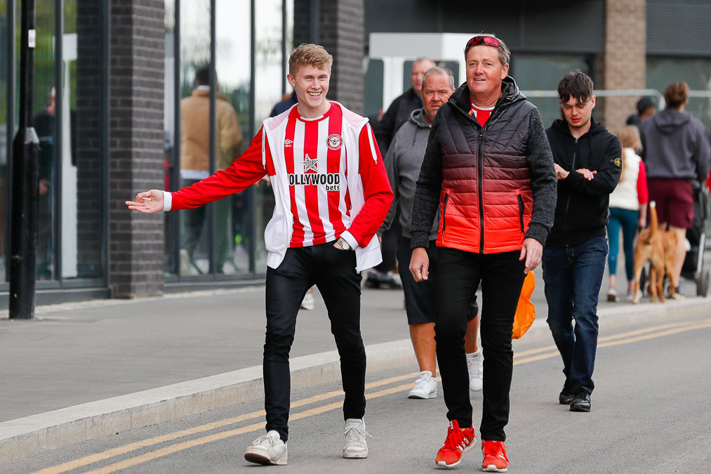 https://www.brentfordfc.com/siteassets/images/football/2021-22/non-match/20220423---tottenham-fans/20220423-154216-1016.jpg