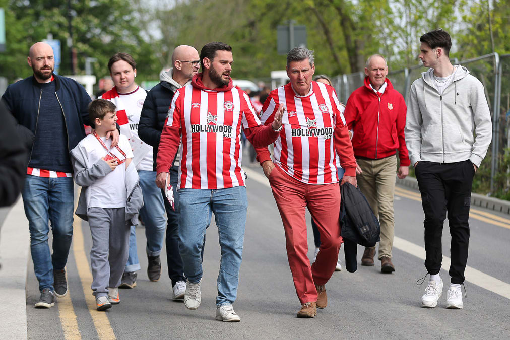 https://www.brentfordfc.com/siteassets/images/football/2021-22/non-match/20220423---tottenham-fans/20220423-162901-1041.jpg