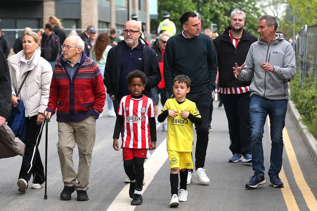 https://www.brentfordfc.com/siteassets/images/football/2021-22/non-match/20220423---tottenham-fans/20220423-163211-1045.jpg