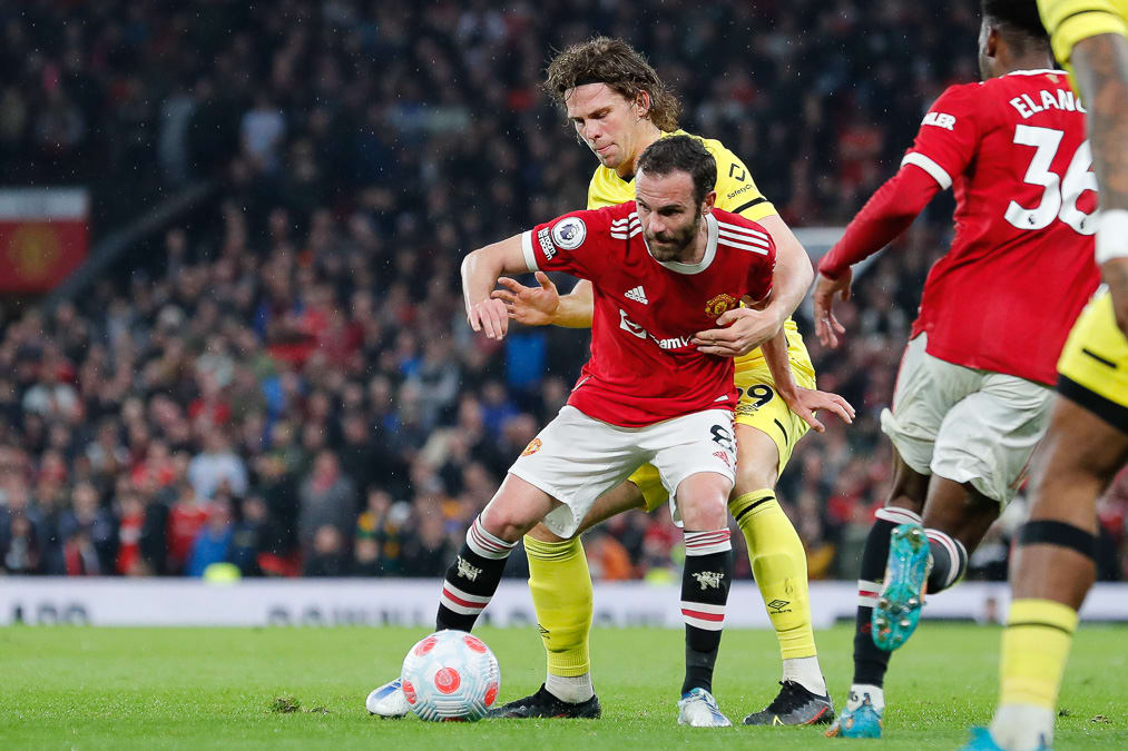 https://www.brentfordfc.com/siteassets/images/football/2021-22/collections/may-potm/20220502-202800-0133.jpg