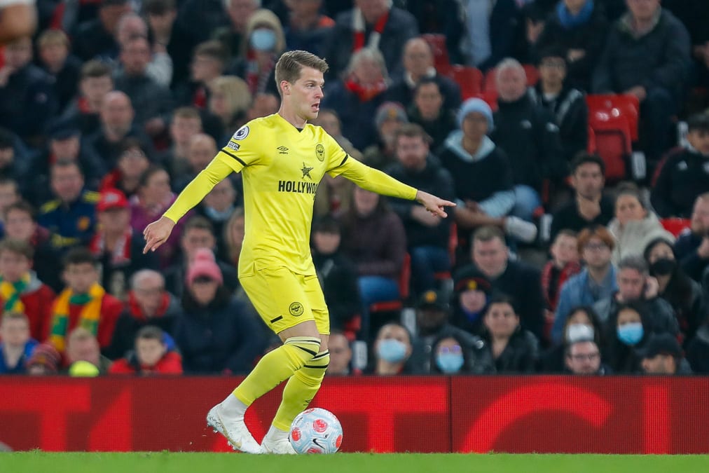 https://www.brentfordfc.com/siteassets/images/football/2021-22/collections/may-potm/20220502-213531-0207.jpg