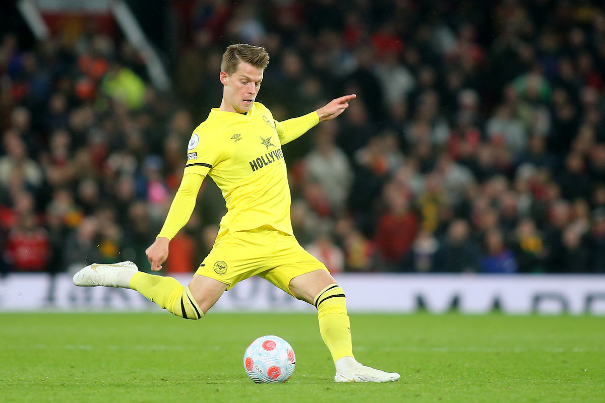 https://www.brentfordfc.com/siteassets/images/football/2021-22/first-team-games/20220502---man-utd/20220502-213830-0100.jpg