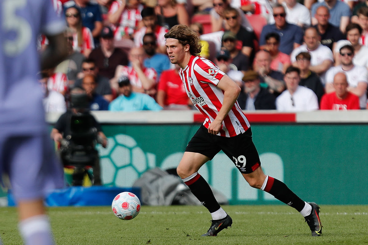 https://www.brentfordfc.com/siteassets/images/football/2021-22/first-team-games/20220522---leeds/20220522-171842-59-0100.jpg