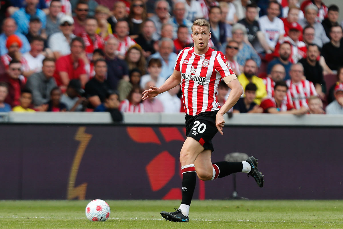 https://www.brentfordfc.com/siteassets/images/football/2021-22/first-team-games/20220522---leeds/20220522-172425-26-0100.jpg