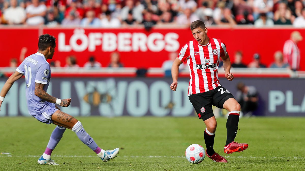 https://www.brentfordfc.com/siteassets/images/football/2021-22/first-team-games/20220522---leeds/20220522-173146-16-0100.jpg