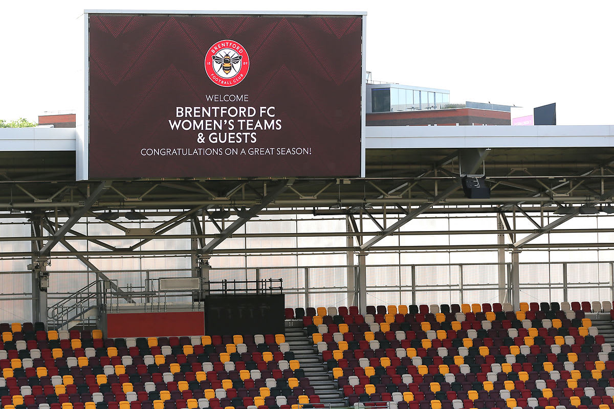 https://www.brentfordfc.com/siteassets/images/football/2021-22/brentford-wfc/non-match/20220617---awards/20220617-200453-0100.jpg