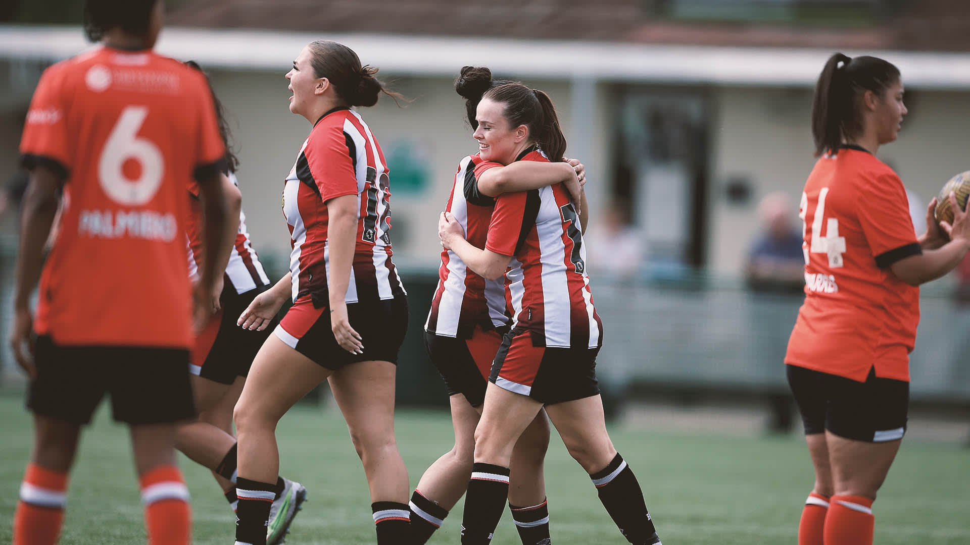 Nikki Woods v Luton 