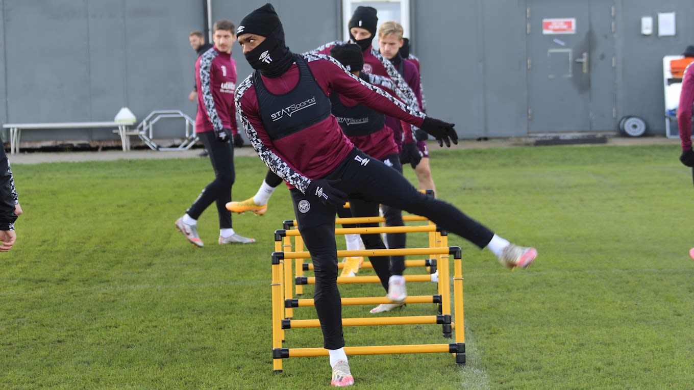 https://www.brentfordfc.com/siteassets/images/football/2020-21/first-team/training/20201126---first-team/8m7a0200.jpg