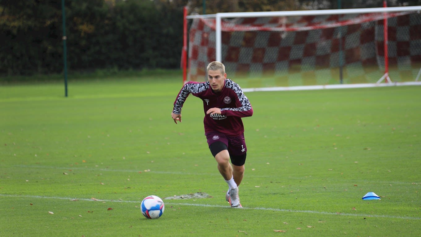 https://www.brentfordfc.com/siteassets/images/football/2020-21/first-team/training/20201026---first-team/8m7a0637.jpg