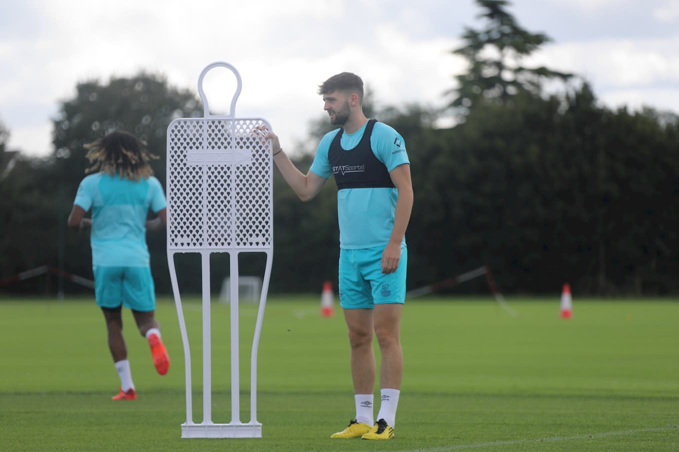 https://www.brentfordfc.com/siteassets/images/football/2021-22/brentford-b/training-pics/8m7a1533.jpg