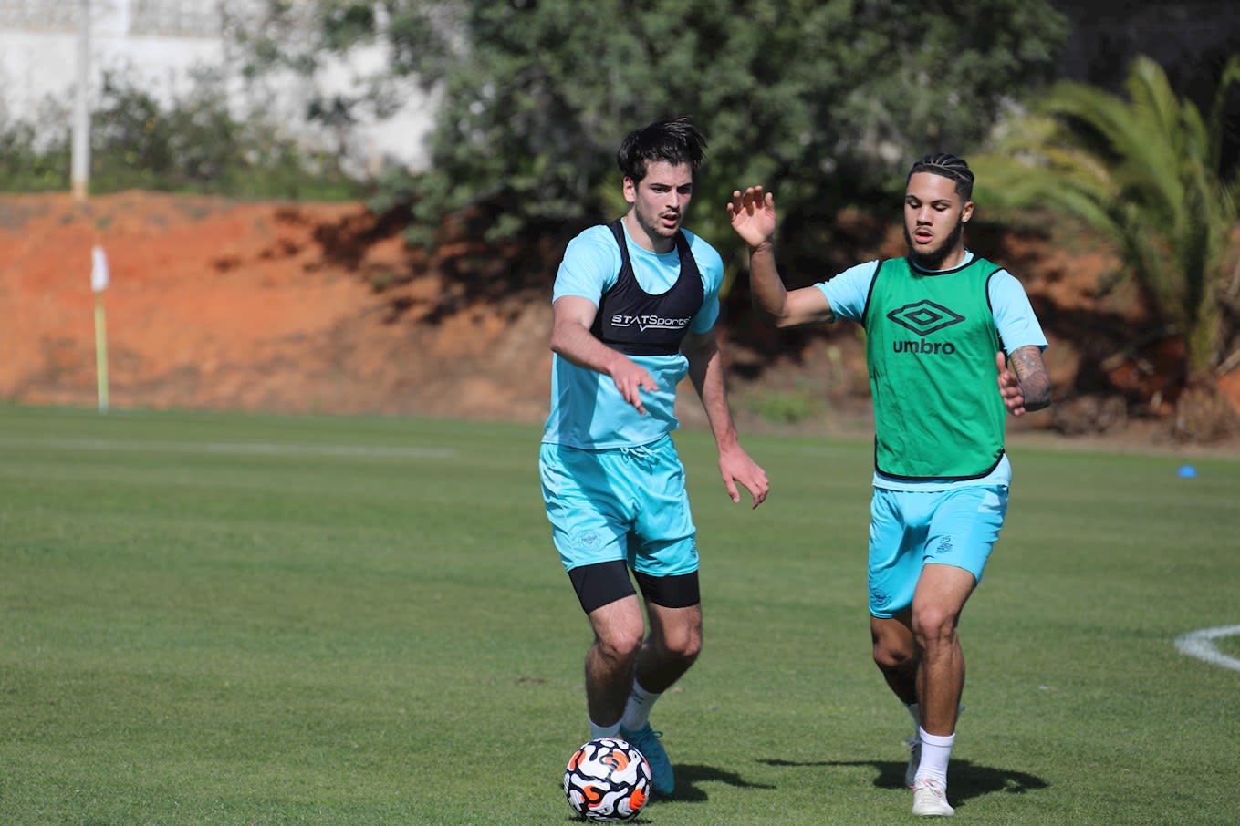 https://www.brentfordfc.com/siteassets/images/football/2021-22/brentford-b/portugal-tour/training-pictures/8m7a1886-min.jpg