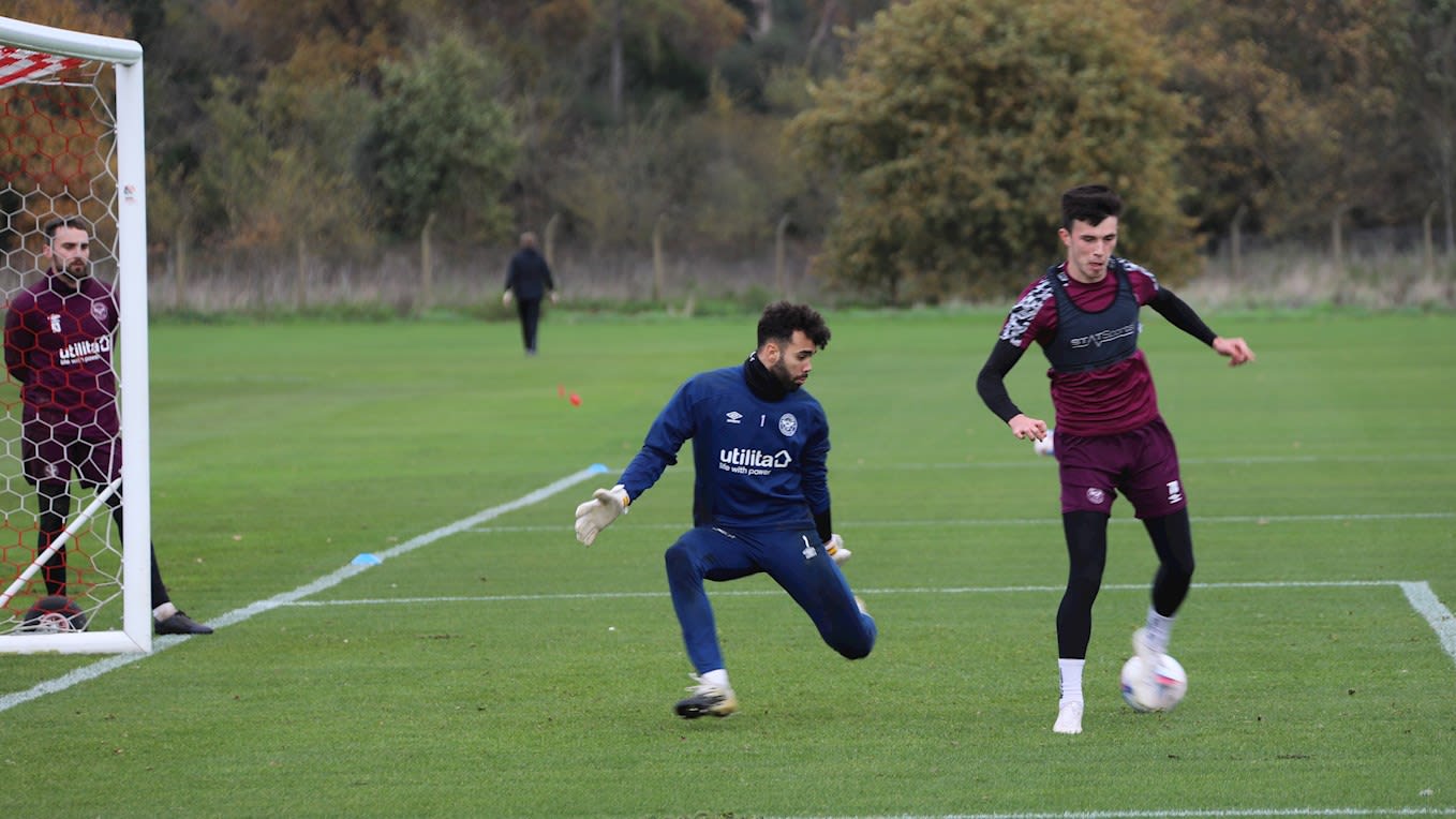 https://www.brentfordfc.com/siteassets/images/football/2020-21/first-team/training/20201117---first-team/8m7a1930.jpg
