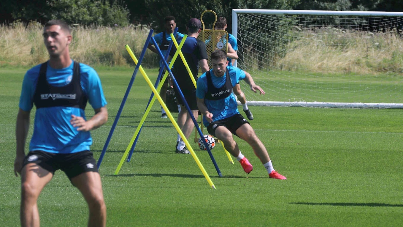 https://www.brentfordfc.com/siteassets/images/football/2021-22/first-team/training/20210719---training/8m7a2423.jpg