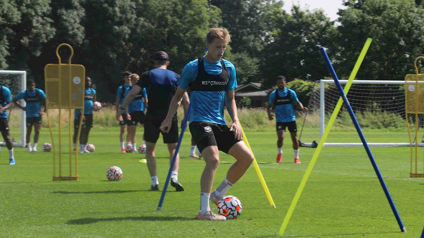 https://www.brentfordfc.com/siteassets/images/football/2021-22/first-team/training/20210719---training/8m7a2434.jpg