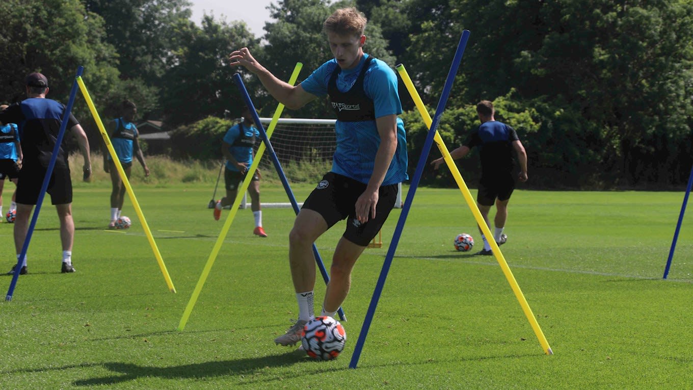 https://www.brentfordfc.com/siteassets/images/football/2021-22/first-team/training/20210719---training/8m7a2437.jpg