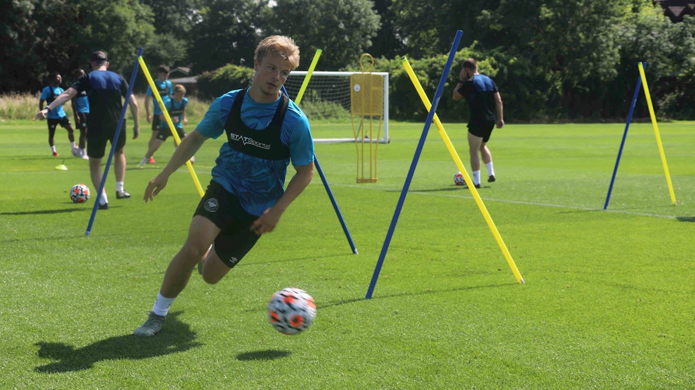 https://www.brentfordfc.com/siteassets/images/football/2021-22/first-team/training/20210719---training/8m7a2444.jpg