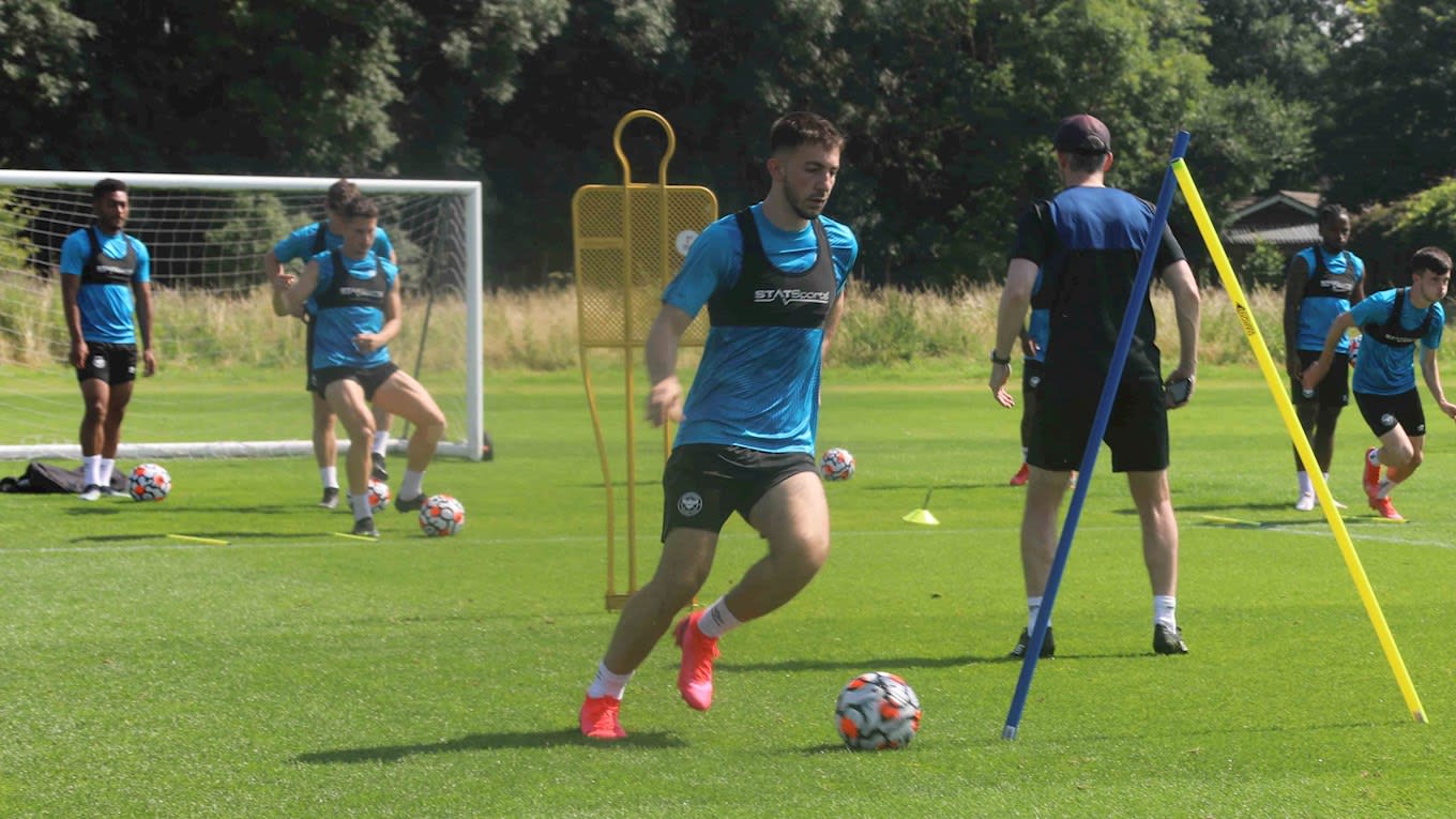 https://www.brentfordfc.com/siteassets/images/football/2021-22/first-team/training/20210719---training/8m7a2449.jpg
