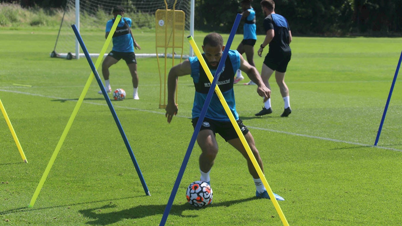 https://www.brentfordfc.com/siteassets/images/football/2021-22/first-team/training/20210719---training/8m7a2460.jpg