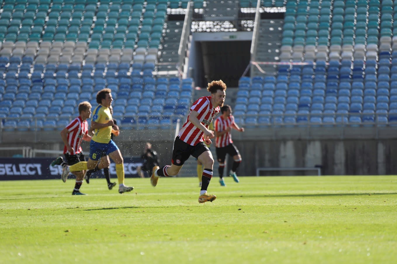 https://www.brentfordfc.com/siteassets/images/football/2021-22/brentford-b/portugal-tour/brondby/8m7a2781-min.jpg
