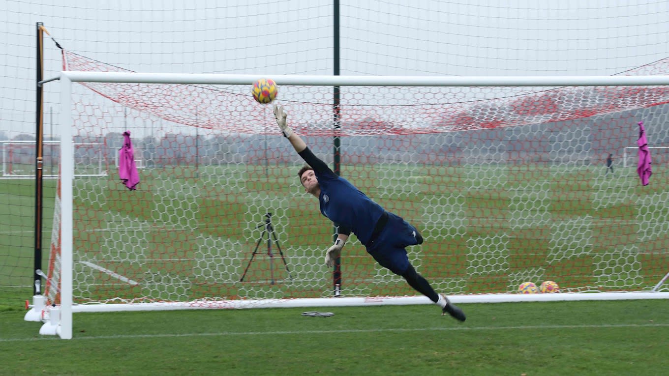 https://www.brentfordfc.com/siteassets/images/football/2021-22/first-team/training/20211124---training/8m7a3360.jpg