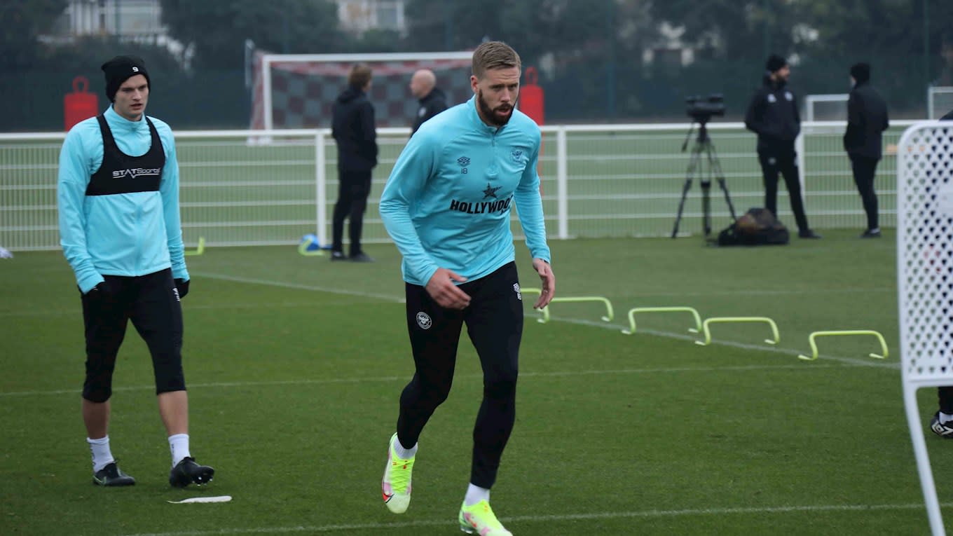 https://www.brentfordfc.com/siteassets/images/football/2021-22/first-team/training/20211124---training/8m7a3448.jpg
