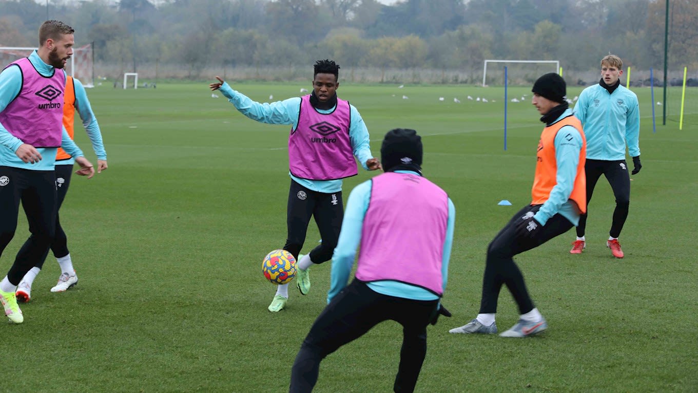 https://www.brentfordfc.com/siteassets/images/football/2021-22/first-team/training/20211124---training/8m7a3535.jpg