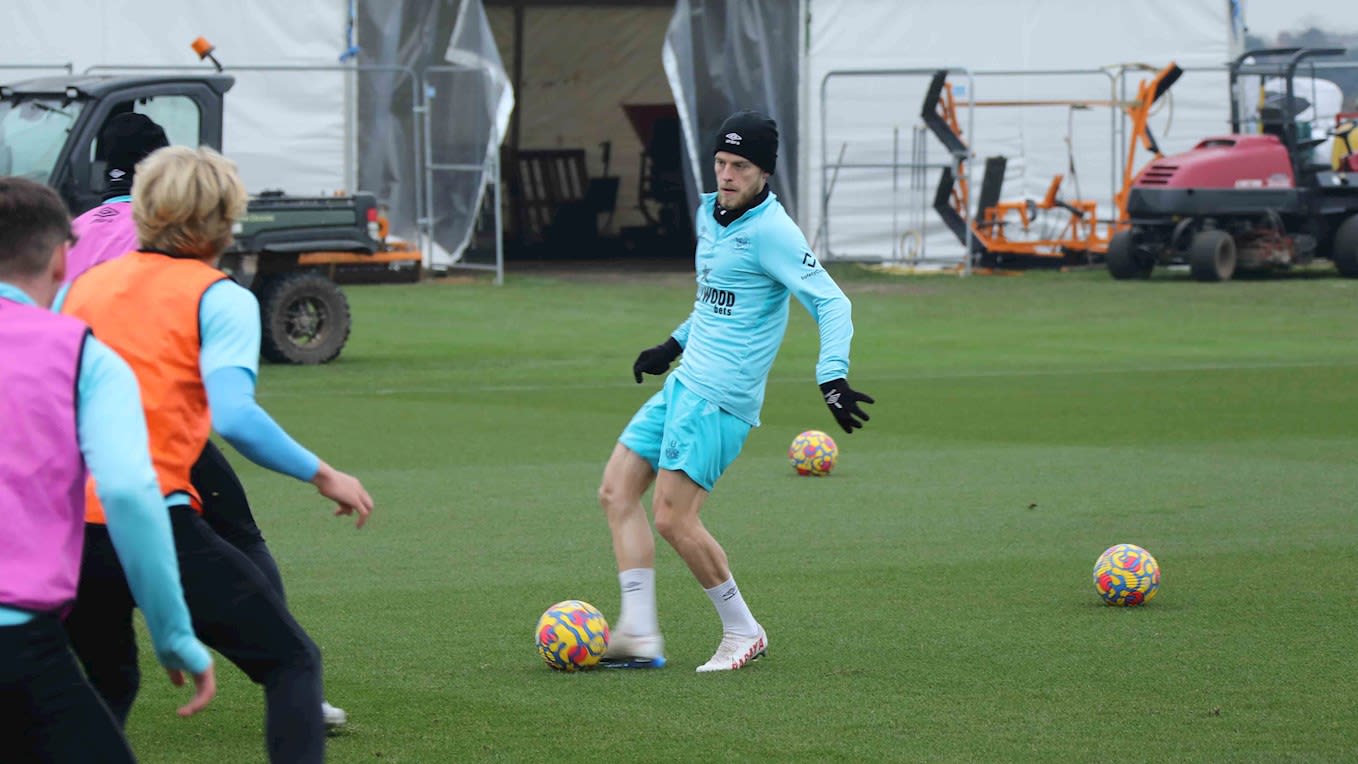 https://www.brentfordfc.com/siteassets/images/football/2021-22/first-team/training/20211124---training/8m7a3619.jpg